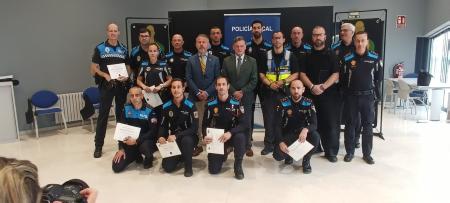 Clausura del primer curso para formadores en el manejo de táser en Asturias, impartido en el cuartel de la Policía Local