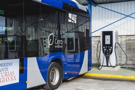 Los 70 cargadores para los autobuses urbanos eléctricos se instalarán antes de que acabe este año en las cocheras del Espíritu Santo